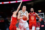 明星球员在国内联赛中展现出色表现